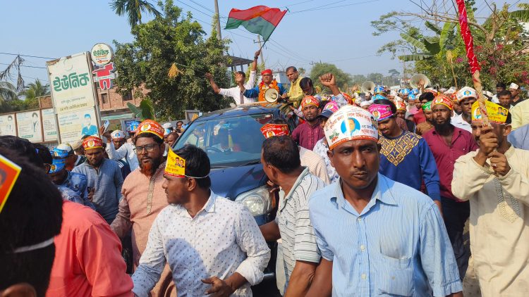 আমতলীতে বিএনপি নেতাকে গনসংবর্ধনা