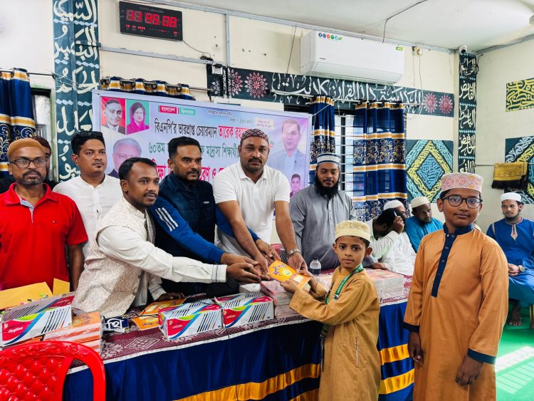 তারেক রহমানের জন্মদিন উপলক্ষে দুমকিতে ছাত্রদলের উদ্যোগে শিক্ষা উপকরণ বিতরণ