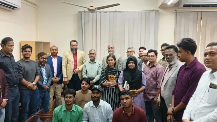 পবিপ্রবিতে জাতীয় বিপ্লব ও সংহতি দিবসে আয়োজিত প্রতিযোগিতায় বিজয়ীদের মধ্যে পুরস্কার বিতরণ