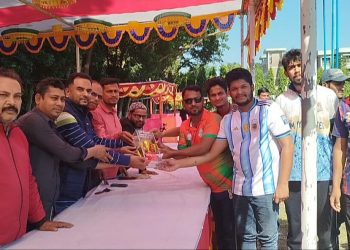 দুমকিতে সাংবাদিক বনাম এনটিআরসিএ শিক্ষকদের মধ্যে প্রীতি ক্রিকেটম্যাচ অনুষ্ঠিত