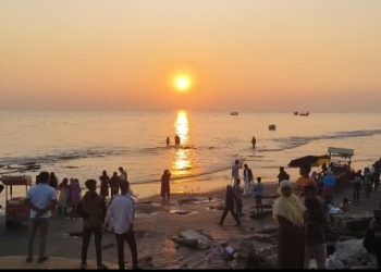 পুরনো বছরকে বিদায় আর নতুন বছরকে স্বাগত জানাতে কুয়াকাটায় বাড়ছে পর্যটকের ভিড়
