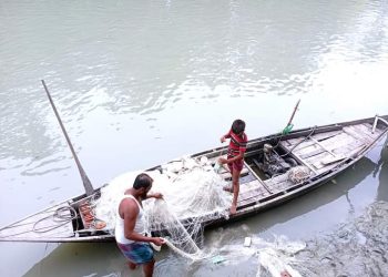দাদন আর ঋণের বেড়াজালে বন্দী দশমিনার জেলে পল্লীর বাসিন্দারা