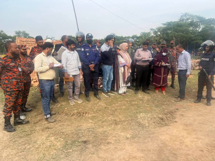 পটুয়াখালীতে অবৈধ ইটভাটায় পাঁচ লক্ষ টাকা জরিমানা, অনাদায়ে ৩ মাসের কারাদণ্ড প্রদান