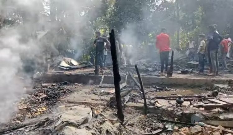 বাউফলে মাদকাসক্ত ছেলের আগুনে পুড়ে ছাই বসতঘর, ১০ লাখ টাকার ক্ষতি