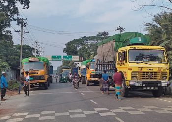 ভোলা-বরিশাল সেতুসহ ৫ দফা দাবীতে ট্রানজিট বন্ধ ঘোষণা করে আন্দোলন ছাত্র-জনতার