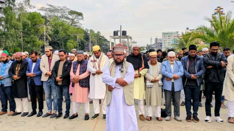 শহীদ শরিফ ওসমান হাদির আত্মার মাগফিরাত কামনায় পটুয়াখালীতে গায়েবানা জানাজা