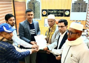 পটুয়াখালী–৪ আসনে বিএনপি মনোনীত প্রার্থী এবিএম মোশাররফ হোসেনের মনোনয়নপত্র দাখিল