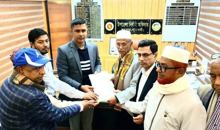 পটুয়াখালী–৪ আসনে বিএনপি মনোনীত প্রার্থী এবিএম মোশাররফ হোসেনের মনোনয়নপত্র দাখিল