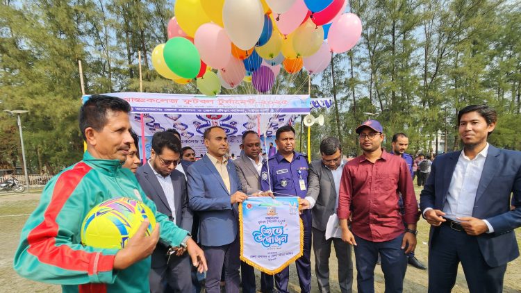 পটুয়াখালীতে আন্তঃকলেজ ফুটবল টুর্নামেন্ট’র উদ্বোধন