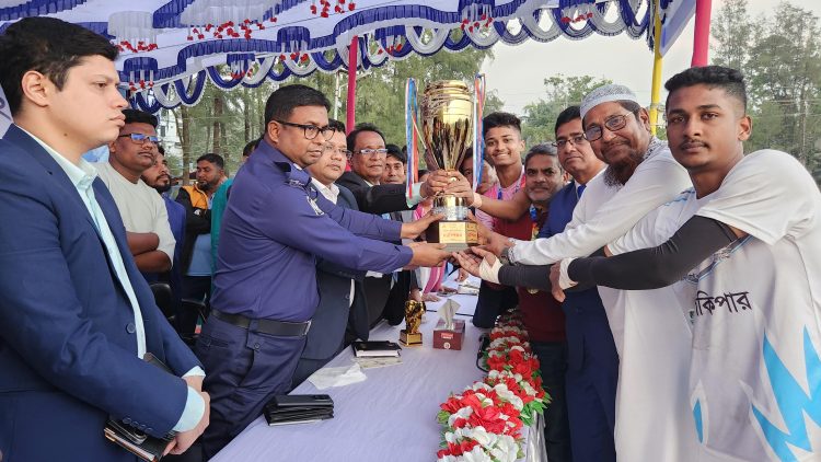 পটুয়াখালীতে আন্তঃকলেজ ফুটবল টুর্নামেন্টের ফাইনাল খেলা অনুষ্ঠিত
