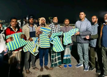 কলাপাড়ায় ইউএনও’র হাত থেকে কম্বল পেয়ে খুশি ছিন্নমূল-ভবঘুরে মানুষ