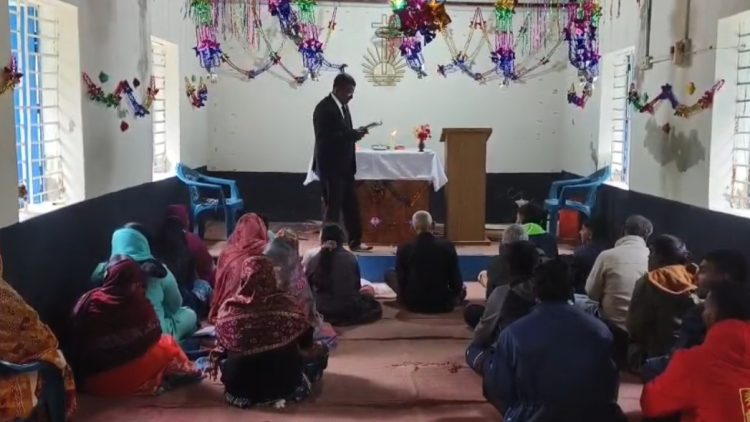 ধর্মীয় ভাবগাম্ভীর্যের মধ্য দিয়ে পটুয়াখালীতে বড়দিন উদযাপিত