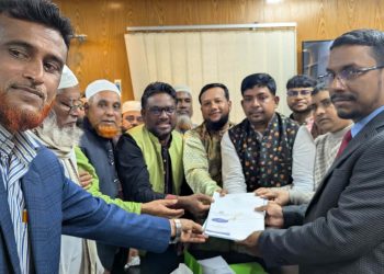 পটুয়াখালী–৩ আসনে নুরুল হক নুরের পক্ষে গণঅধিকার পরিষদের মনোনয়নপত্র সংগ্রহ