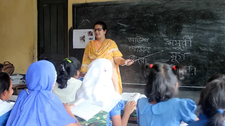 কর্মসূচি স্থগিত, বার্ষিক পরীক্ষা নেওয়ার ঘোষণা প্রাথমিক শিক্ষকদের