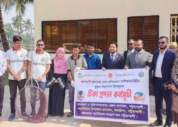 গলাচিপায় মালিকানাবিহীন কুকুর-বিড়ালকে জলাতঙ্কের টিকা প্রদান