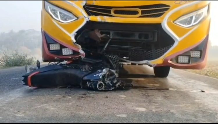 কলাপাড়ায় বাস ও মোটরসাইকেলের মুখোমুখি সংঘর্ষে মৎস্য ব্যবসায়ী নিহত