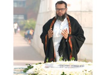 পবিপ্রবি’র প্রো-ভিসির বেগম খালেদা জিয়া ও শহীদ জিয়াউর রহমানের কবর জিয়ারত