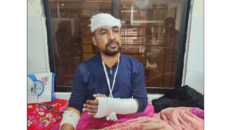 পটুয়াখালীতে পুলিশের এসআইকে কুপিয়ে জখম