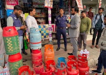 চরফ্যাশনে অতিরিক্ত দামে এলপিজি গ্যাস বিক্রি, ‎ডিলার ও খুচরা ব্যবসায়ীদের জরিমানা