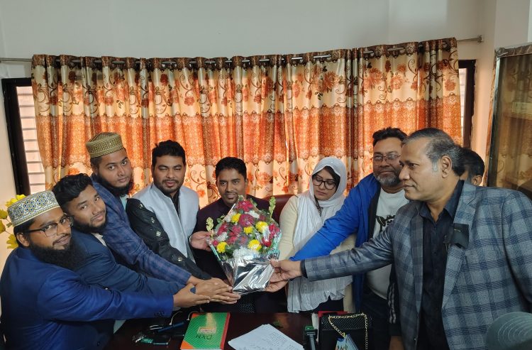 ডিএক্সএন পটুয়াখালীর পরিচালক কাওসার হোসেন কে সংবর্ধনা