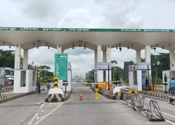 পায়রা সেতুতে অতিরিক্ত টাকা নিয়ে ওভারলোড ট্রাক ছেড়ে দেওয়ার অভিযোগ