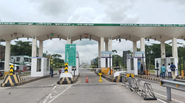 পায়রা সেতুতে অতিরিক্ত টাকা নিয়ে ওভারলোড ট্রাক ছেড়ে দেওয়ার অভিযোগ