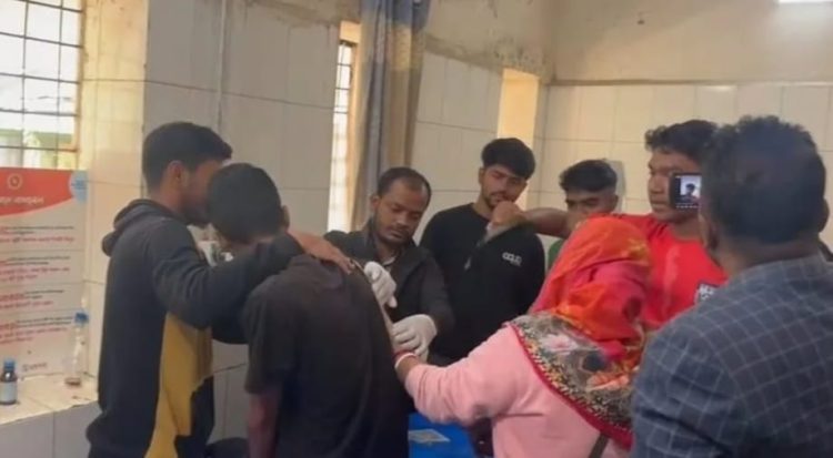 বাউফলে ক্রিকেট খেলার বল বাসার চালে পড়ায় গরম ভাতের মার নিক্ষেপ