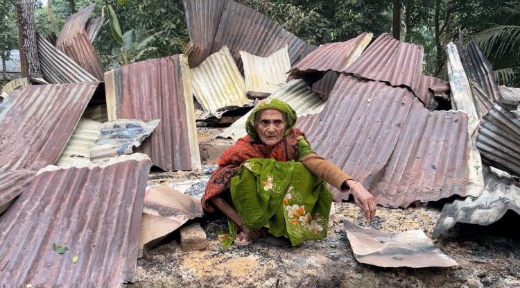 পটুয়াখালীতে জমিজমা সংক্রান্ত বিরোধের জেরে পুলিশ সদস্যের বসতঘরে অগ্নিসংযোগের অভিযোগ