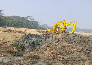 দুমকিতে একটি অবৈধ ইটভাটা রক্ষায় বেড়িবাঁধের নকশা পরিবর্তনের অভিযোগ