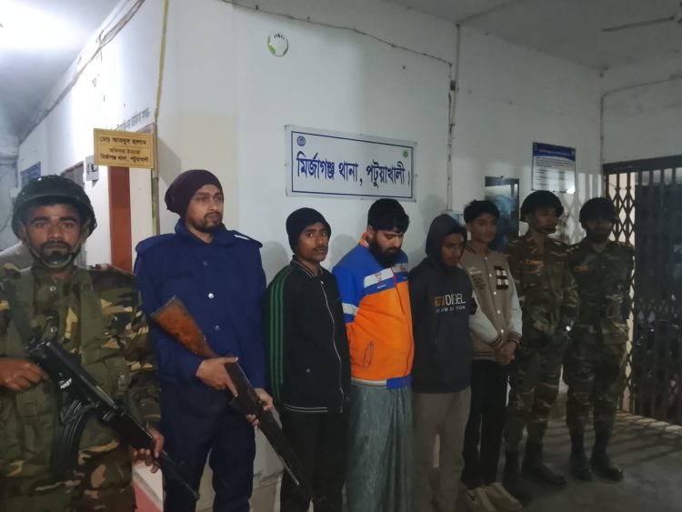 মির্জাগঞ্জে যৌথবাহিনীর অভিযানে ইয়াবাসহ চার মাদকসেবী গ্রেফতার