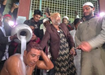 বাউফলে দুধ দিয়ে গোসল করে দল ছাড়লেন মৎস্যজীবী দলের ভারপ্রাপ্ত সভাপতি