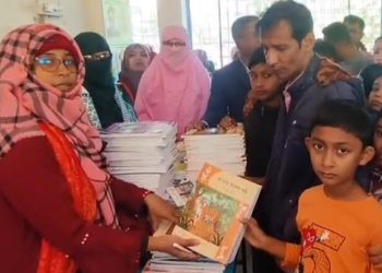 কলাপাড়ায় প্রাথমিক ও মাধ্যমিকের ৪১ হাজার ২শ’ ৮৯ শিক্ষার্থী পেলো নতুন বই