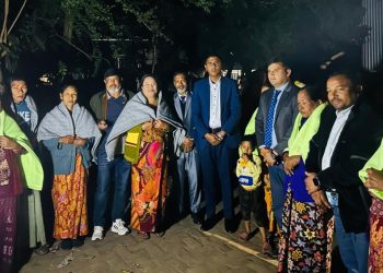 কলাপাড়ায় ইউএনও’র কাছ থেকে কম্বল পেয়ে খুশি আদিবাসী রাখাইন সম্প্রদায়ের নারী-পুরুষ সদস্যরা