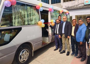 আমতলীতে কম্পিউটার গাড়ি’তে প্রযুক্তি প্রশিক্ষণ