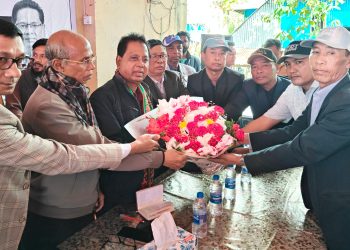 কুয়াকাটায় আদিবাসী রাখাইন সম্প্রদায়ের সঙ্গে এবিএম মোশাররফ হোসেনের মতবিনিময়