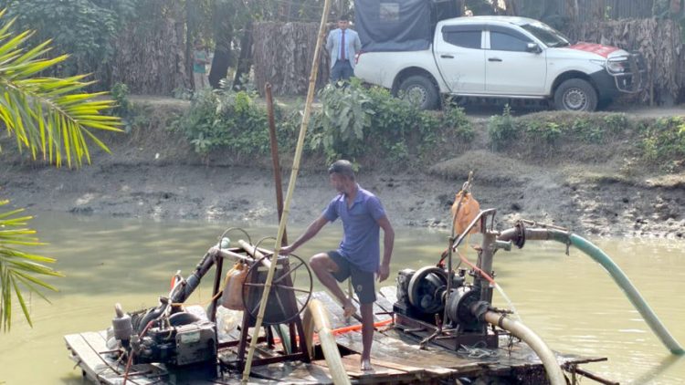 কলাপাড়ায় অবৈধ বালু উত্তোলনের দায়ে এক ব্যক্তিকে ৫০ হাজার টাকা জরিমানা