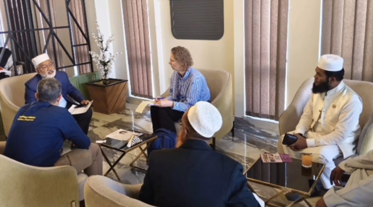 কুয়াকাটায় ১১ দলীয় জোটের প্রার্থীর সঙ্গে ইউ নির্বাচন পর্যবেক্ষক দলের বৈঠক