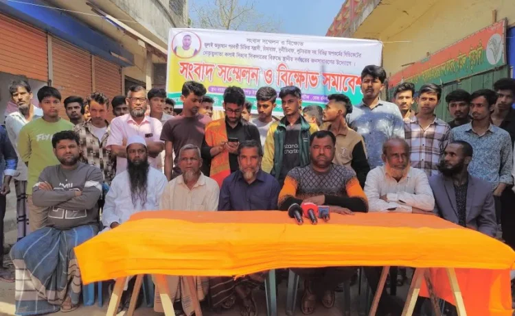 বাউফলে চাঁদাবাজের বিরুদ্ধে ব্যবসায়ীদের সংবাদ সম্মেলন