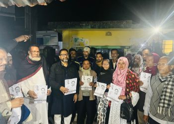 কাউখালীতে আ.লীগ সমর্থিত ইউপি চেয়ারম্যান-মেম্বারদের ধানের শীষের পক্ষে ভোট চেয়ে লিফলেট বিতরণ
