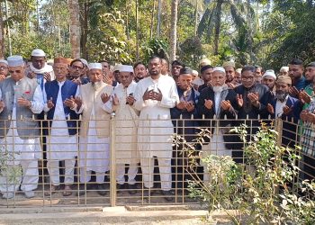 দুমকিতে মরহুম এম এ রব মিয়া, ইউনুস আলী ডিলার ও আজহার আলী মৃধা কবর জিয়ারত করলেন আলতাফ হোসেন চৌধুরী