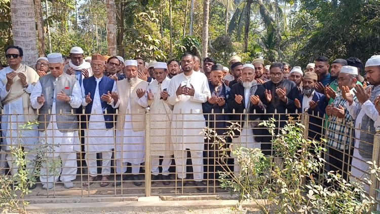 দুমকিতে মরহুম এম এ রব মিয়া, ইউনুস আলী ডিলার ও আজহার আলী মৃধা কবর জিয়ারত করলেন আলতাফ হোসেন চৌধুরী