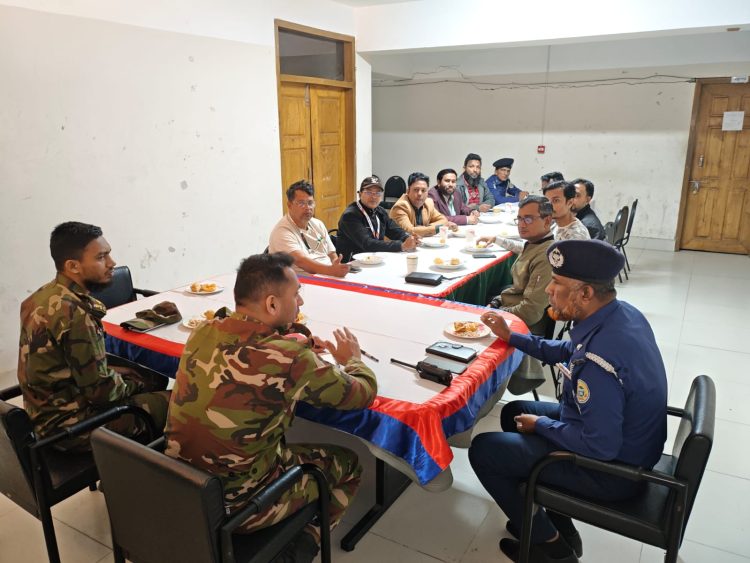 মির্জাগঞ্জে সাংবাদিকদের সাথে সেনাবাহিনীর মতবিনিময়