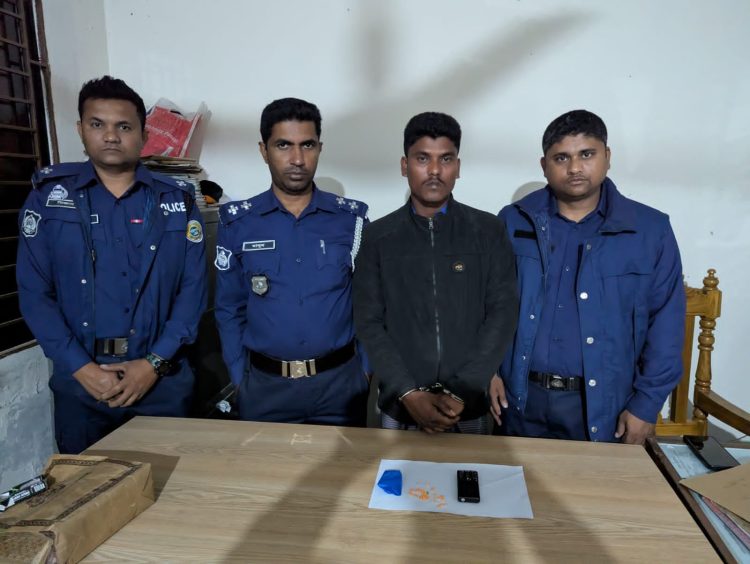 দশমিনায় ৩৭ পিস ইয়াবাসহ এক যুবককে আটক করেছে পুলিশ