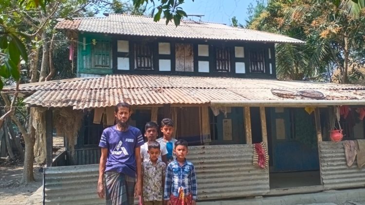 কলাপাড়ায় কাগজে শতভাগ বিদ্যুতায়ন, বাস্তবে তিন গ্রামের শতাধিক পরিবার এখনো বিদ্যুৎবিহীন
