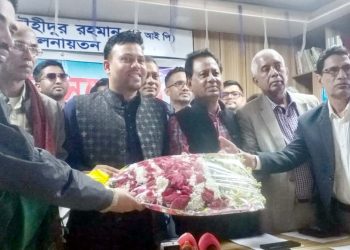পটুয়াখালী-৪ আসনে বিএনপির প্রার্থীকে সমর্থন, নির্বাচন থেকে সরে দাঁড়ালেন গণঅধিকার পরিষদের প্রার্থী