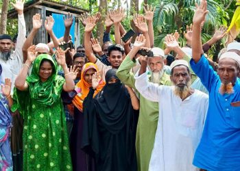 কলাপাড়ায় মাদকাসক্ত ছেলের বিচারের দাবিতে বাবা-মায়ের নেতৃত্বে এলাকাবাসীর প্রতিবাদ