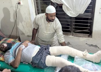 ইয়াবা সেবনে বাধা দেওয়ায় কুয়াকাটায় হোটেল মালিককে বেধড়ক হাতুড়িপেটা করল সন্ত্রাসীরা