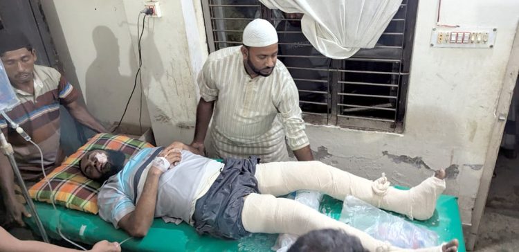 ইয়াবা সেবনে বাধা দেওয়ায় কুয়াকাটায় হোটেল মালিককে বেধড়ক হাতুড়িপেটা করল সন্ত্রাসীরা