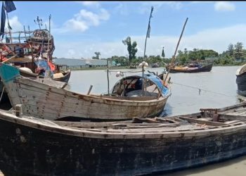 পায়রা বন্দরে জেলেদের কাছ থেকে চাঁদা আদায়ের অভিযোগে নৌ-পুলিশের বিরুদ্ধে