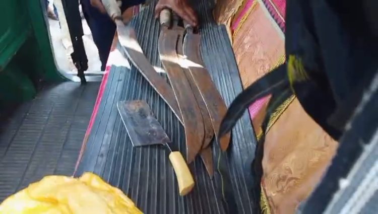 আমতলীতে আধিপত্য বিস্তারকে কেন্দ্র করে হামলায় আহত দুই, দেশীয় অস্ত্র উদ্ধার